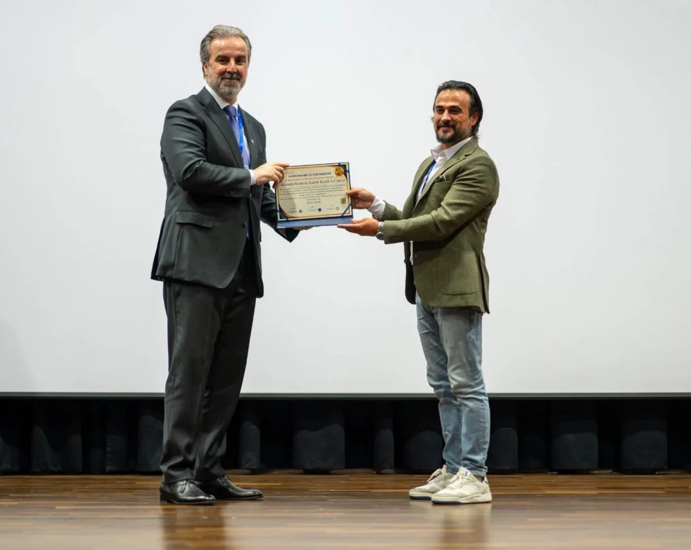 Presentation of the membership certificate